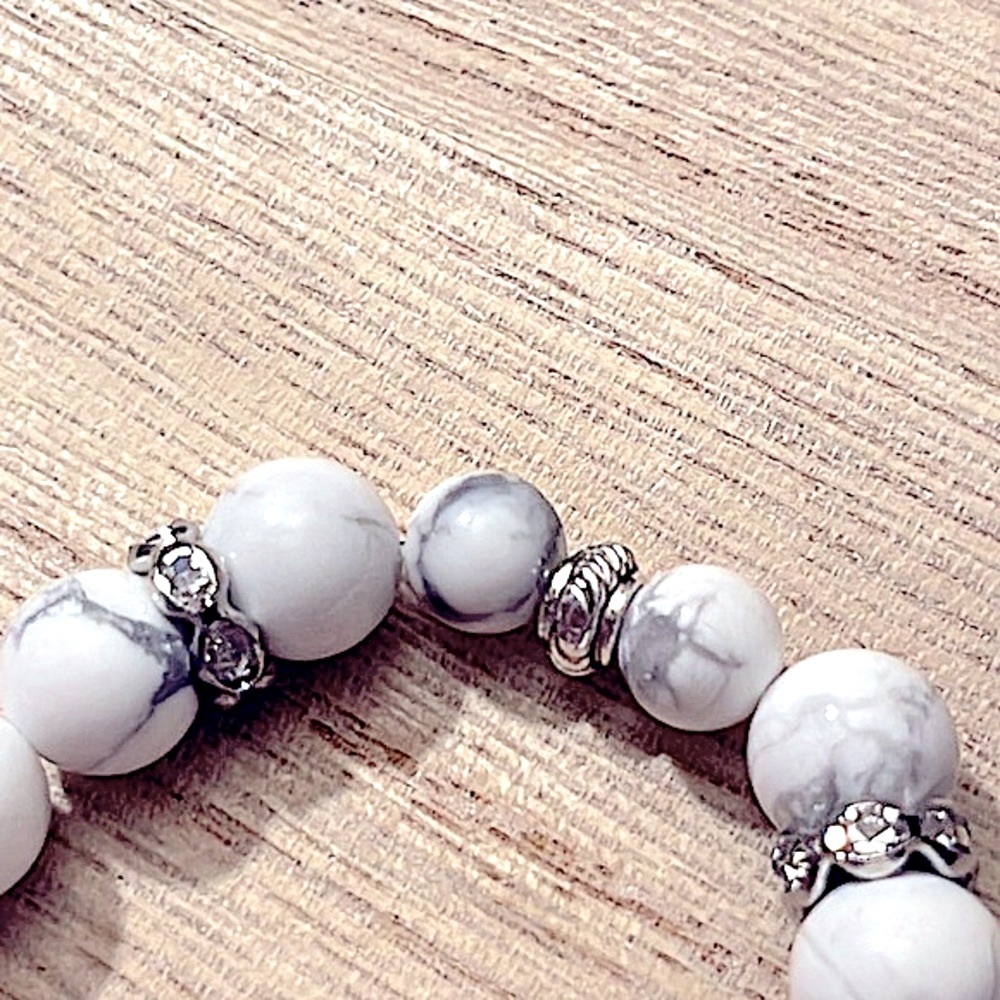 White Howlite Bracelet, Free form Howlite Pendant, Reversible Sun/Moon 🤍🩶🖤 - Picture 12 of 12